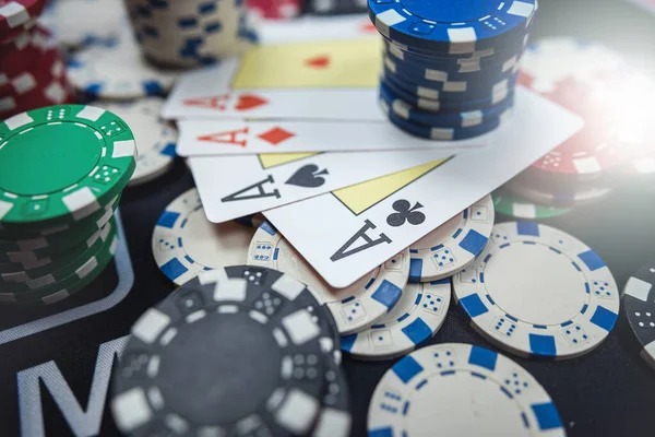 merdeka slot app interface showing live baccarat table and chat